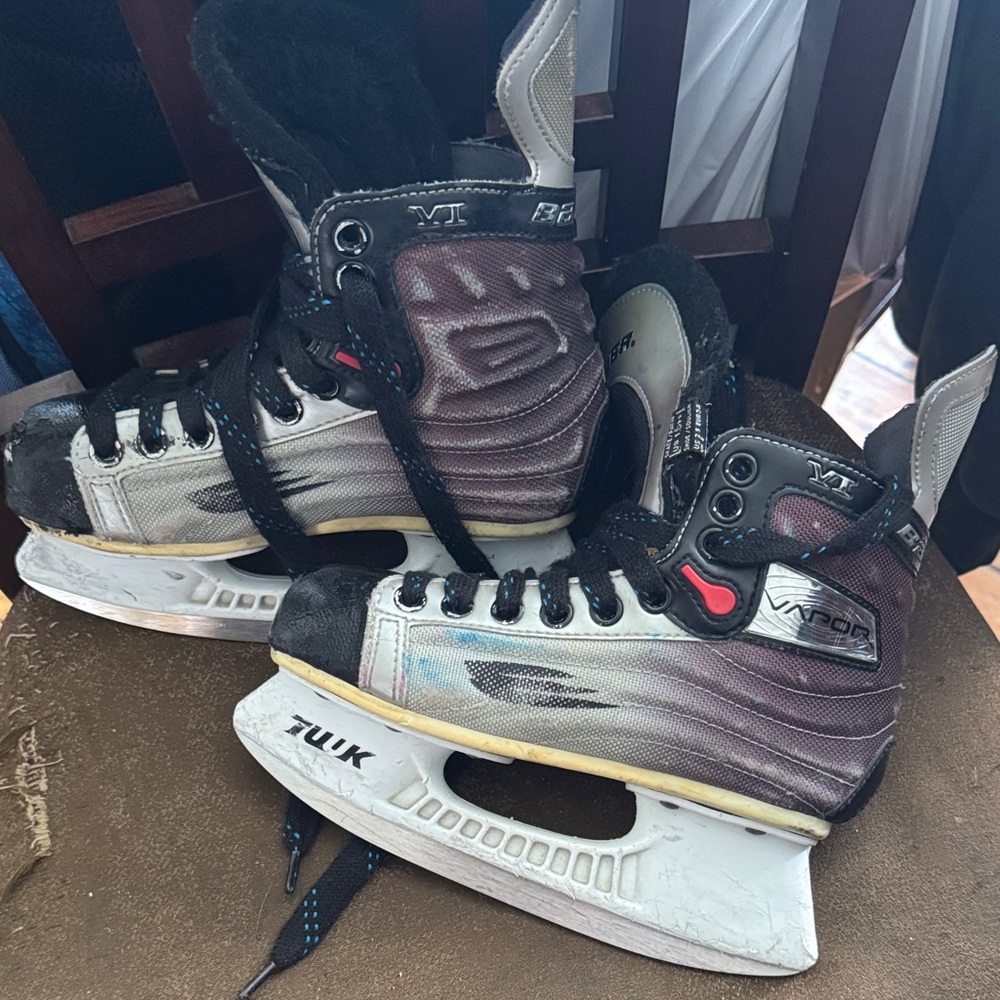 Bauer VAPOR Ice Hockey Skates in Black, White, and Red with TUUK Blades